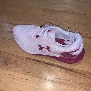 UNDER ARMOUR: brand new size 7 pink lifestyle shoes